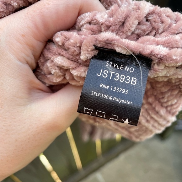 Pol Rose Gold Super Chunky Knit Oversized Cropped Turtle Neck Chenille Sweater - Picture 6 of 7
